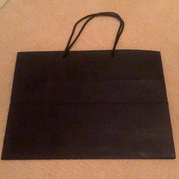 🔥AUTHENTIC🔥GUCCI Gift Paper Bag 16” x 14” x 6-3/4” - Picture 2 of 3